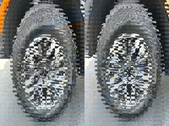 Certified 2025 Chevrolet Suburban Z71 image 32