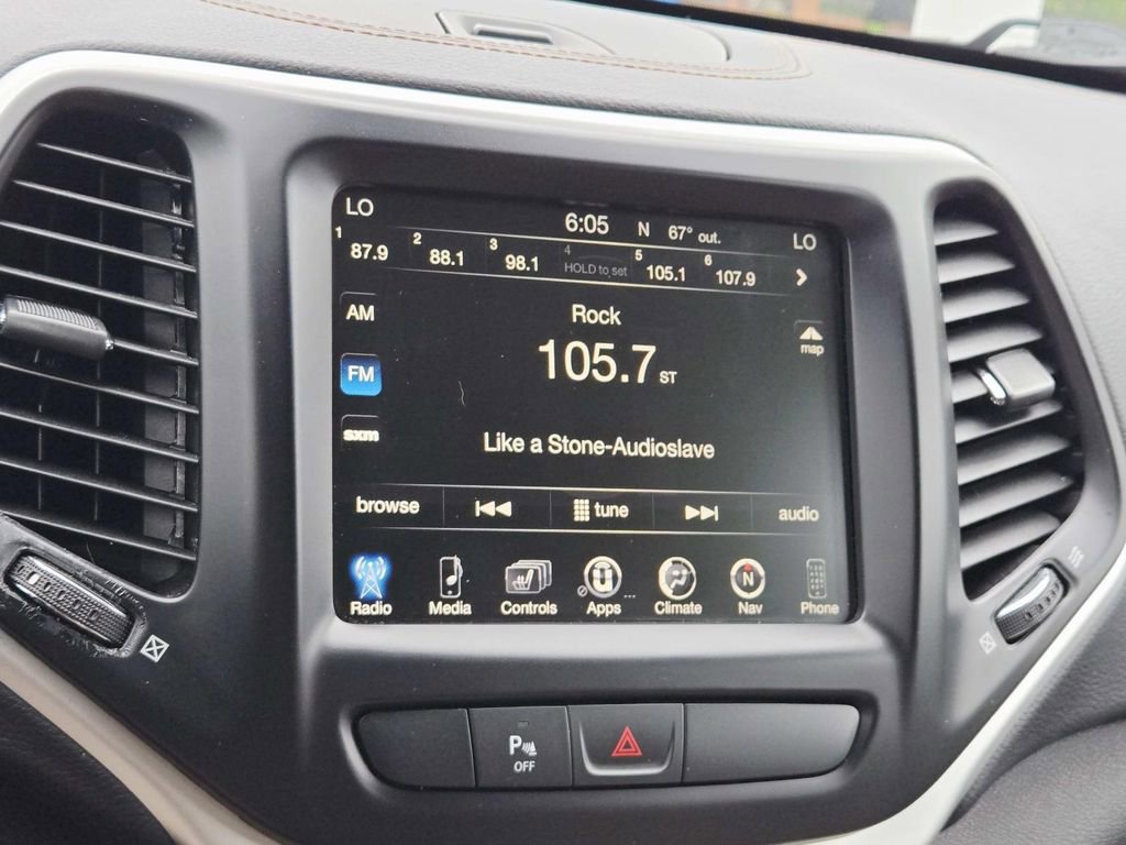 Used 2018 Jeep Cherokee Limited w/ Trailer Tow Group AWD/4WD image 25