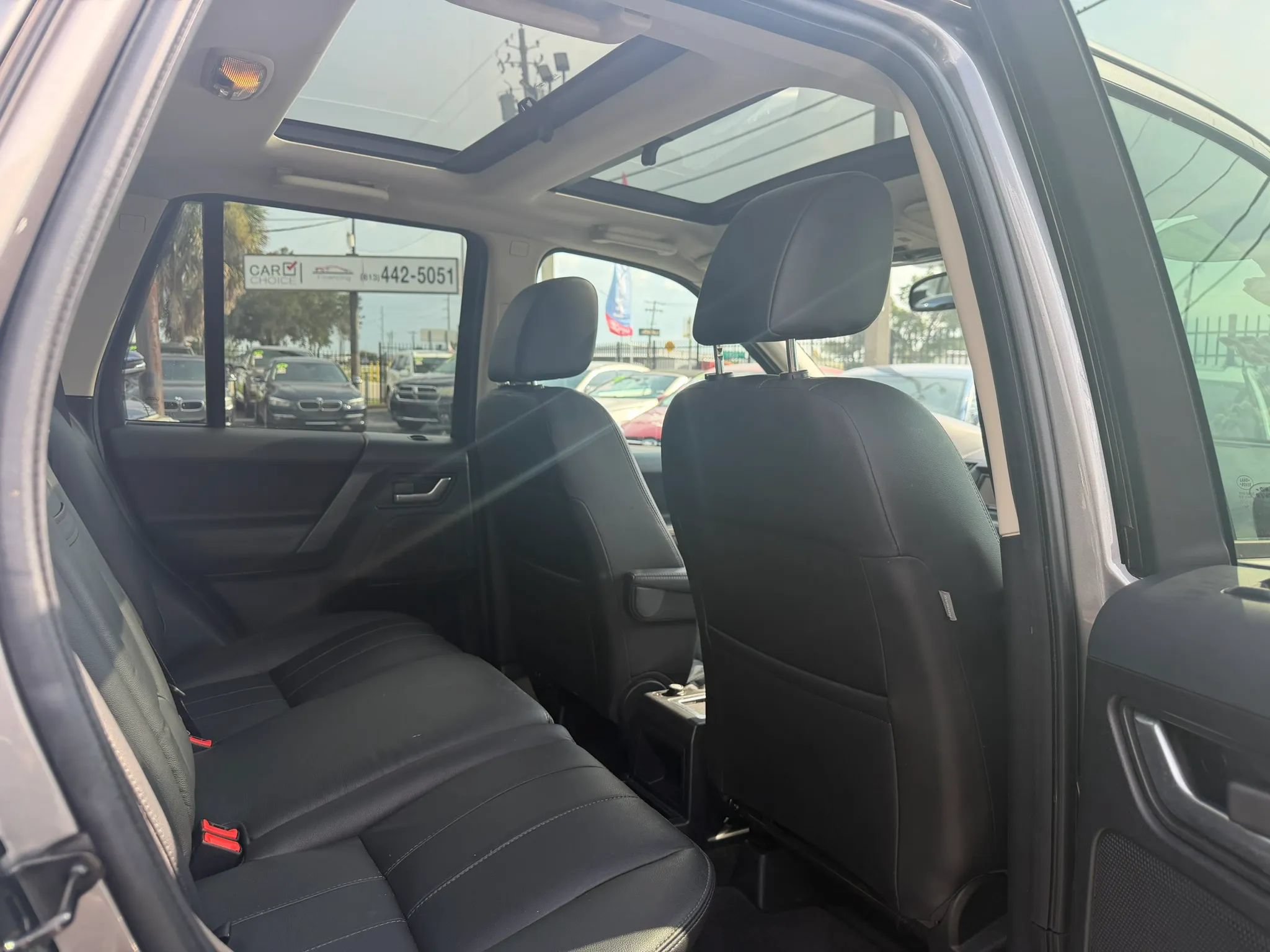 Used 2011 Land Rover LR2 HSE AWD/4WD image 12