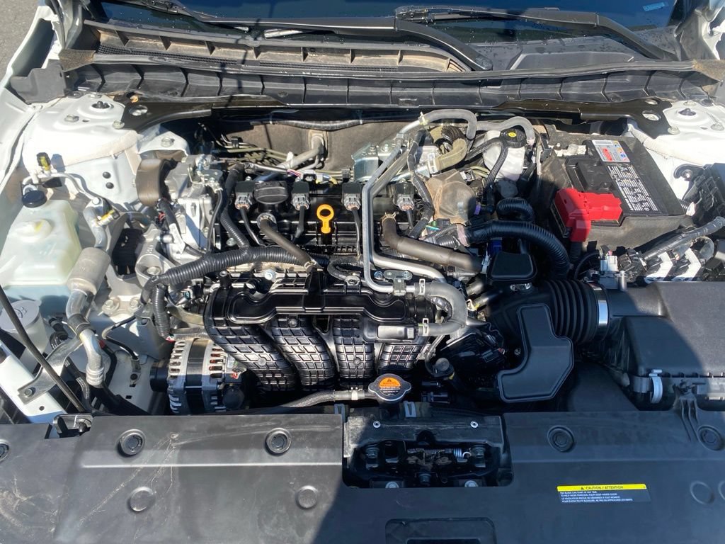 Used 2025 Nissan Altima 2.5 SV FWD image 2