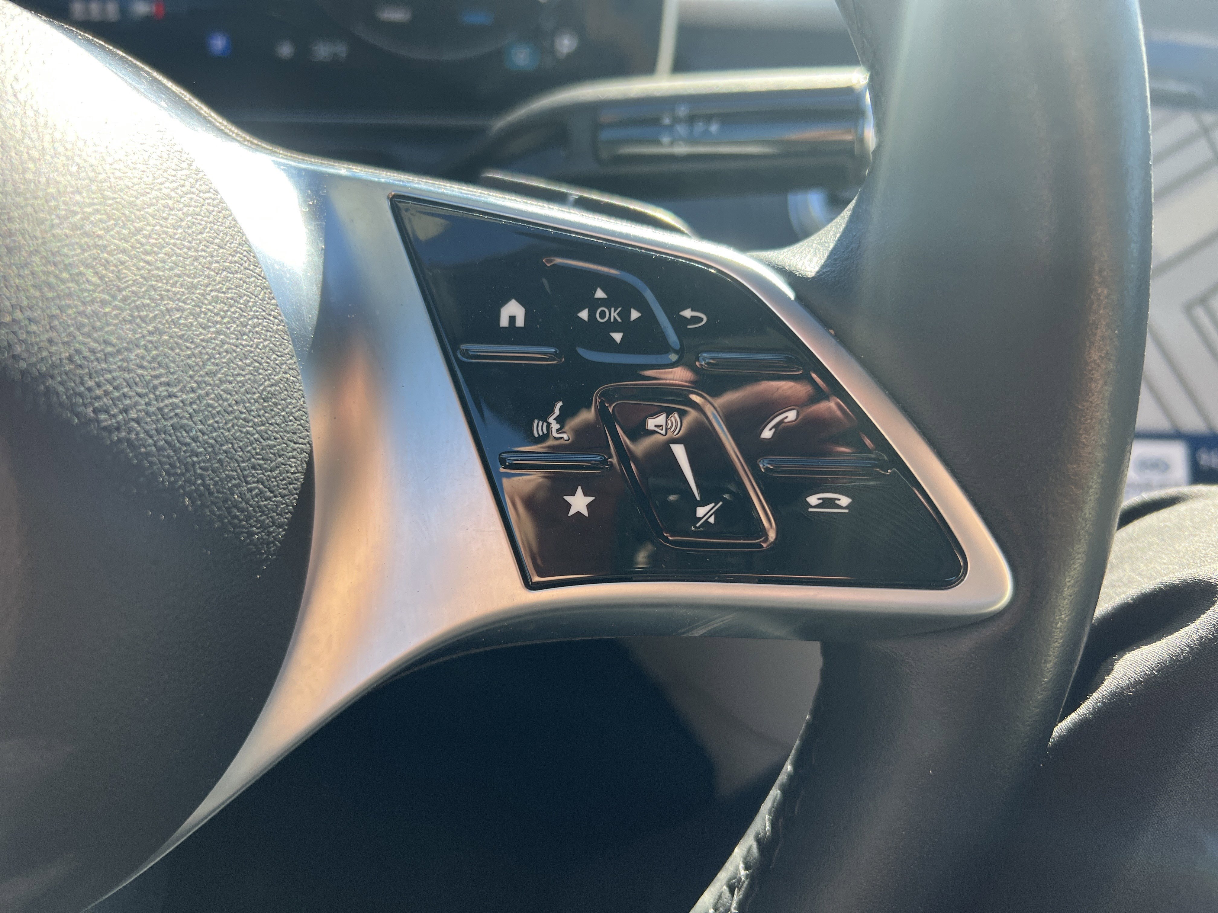 Used 2023 Mercedes-Benz C 300 4MATIC Sedan w/ Pinnacle Trim Package image 20