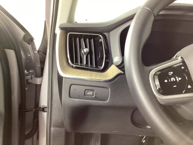 Used 2026 Volvo XC60 B5 Plus w/ Protection Package Premier AWD/4WD image 12