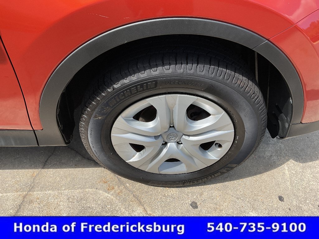 Used 2015 Toyota RAV4 LE AWD/4WD image 11