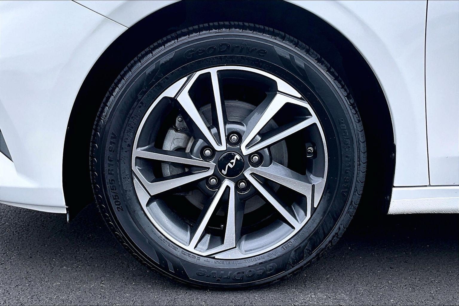 Used 2023 Kia Forte LXS w/ LXS Technology Package FWD image 8