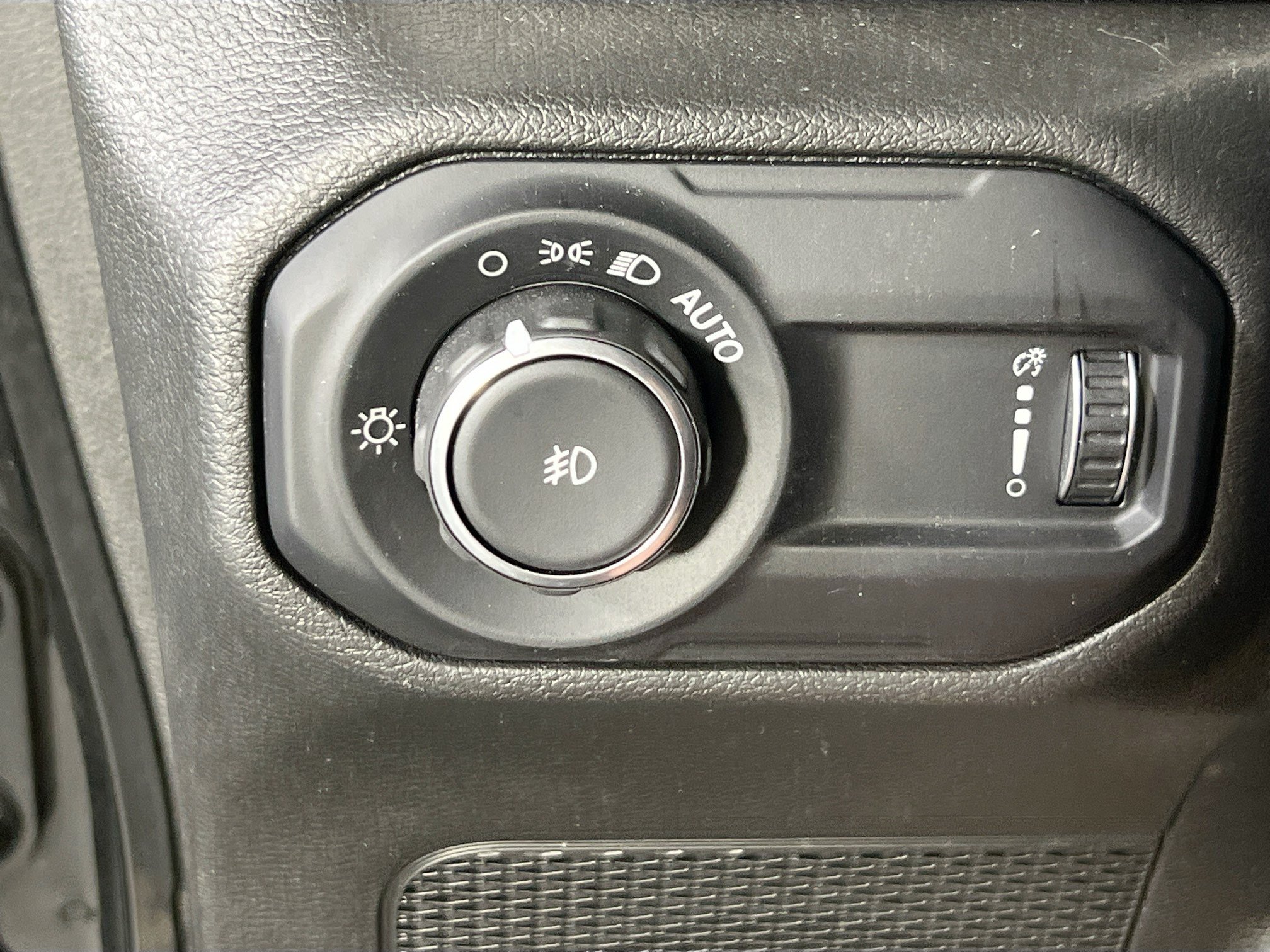 Used 2023 Jeep Wrangler Unlimited Sport AWD/4WD image 10