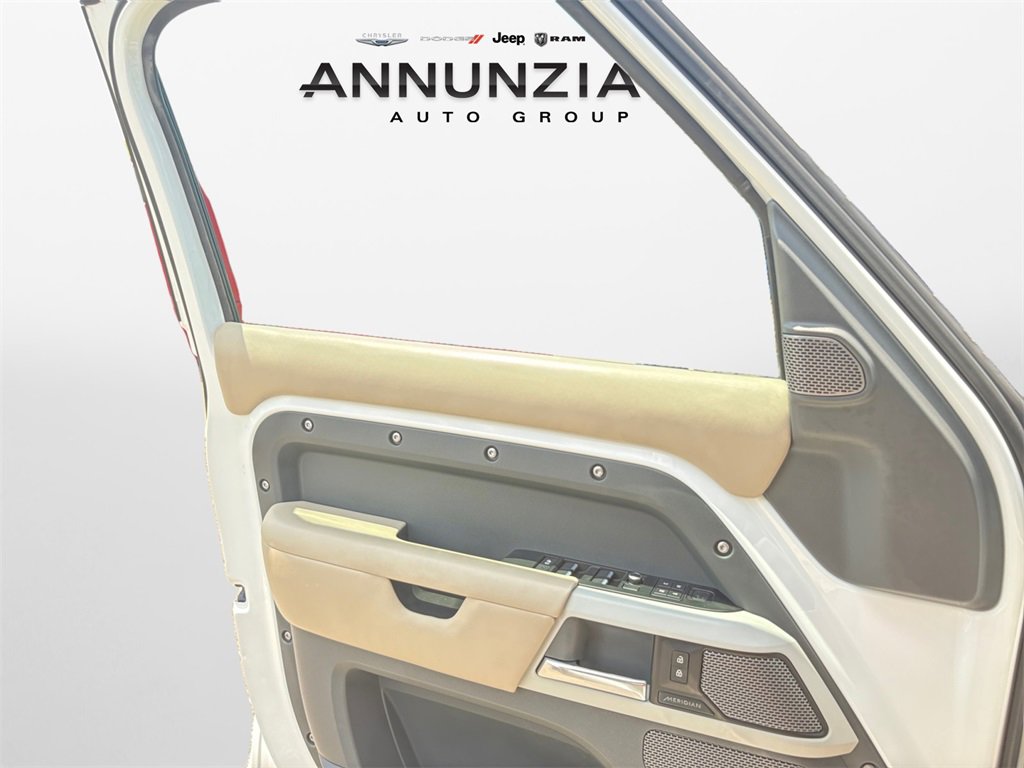 Used 2020 Land Rover Defender 110 HSE image 28