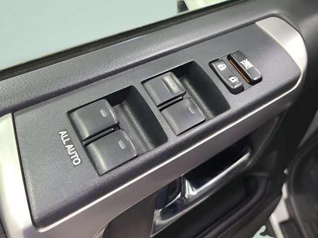 Used 2016 Toyota 4Runner SR5 AWD/4WD image 23