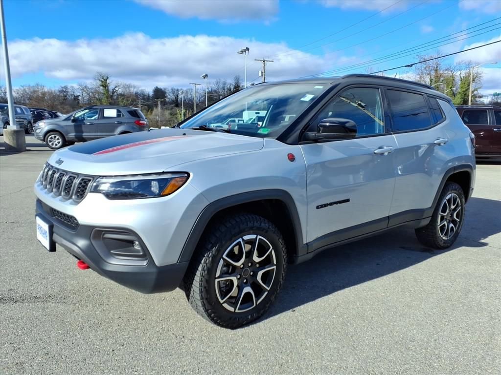 Used 2025 Jeep Compass Trailhawk w/ Trailhawk Elite Group image 8