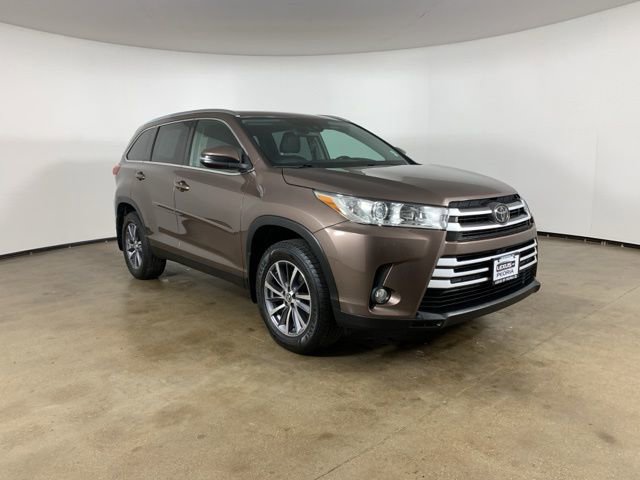 Used 2019 Toyota Highlander XLE w/ Protection Package #3 image 5