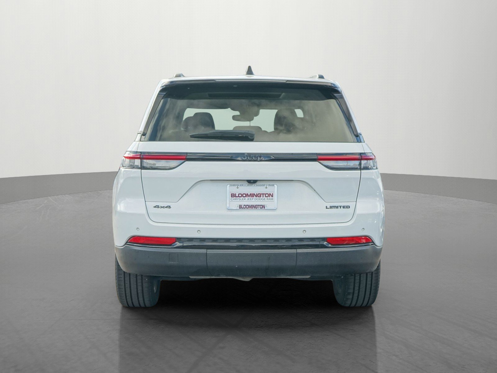 Used 2023 Jeep Grand Cherokee Limited w/ Black Appearance Package image 6