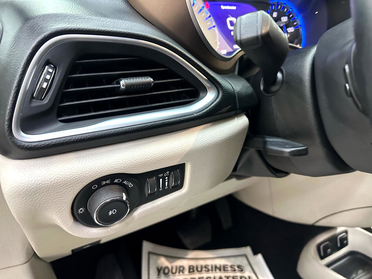 Used 2018 Chrysler Pacifica Touring-L Plus image 17