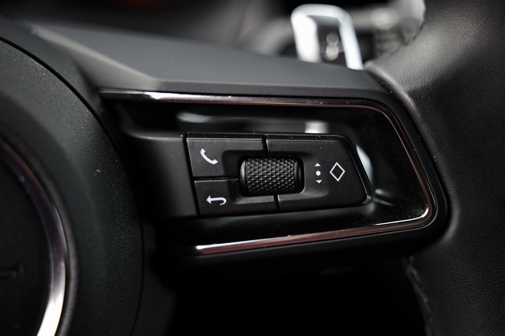 Certified 2024 Porsche Macan image 37