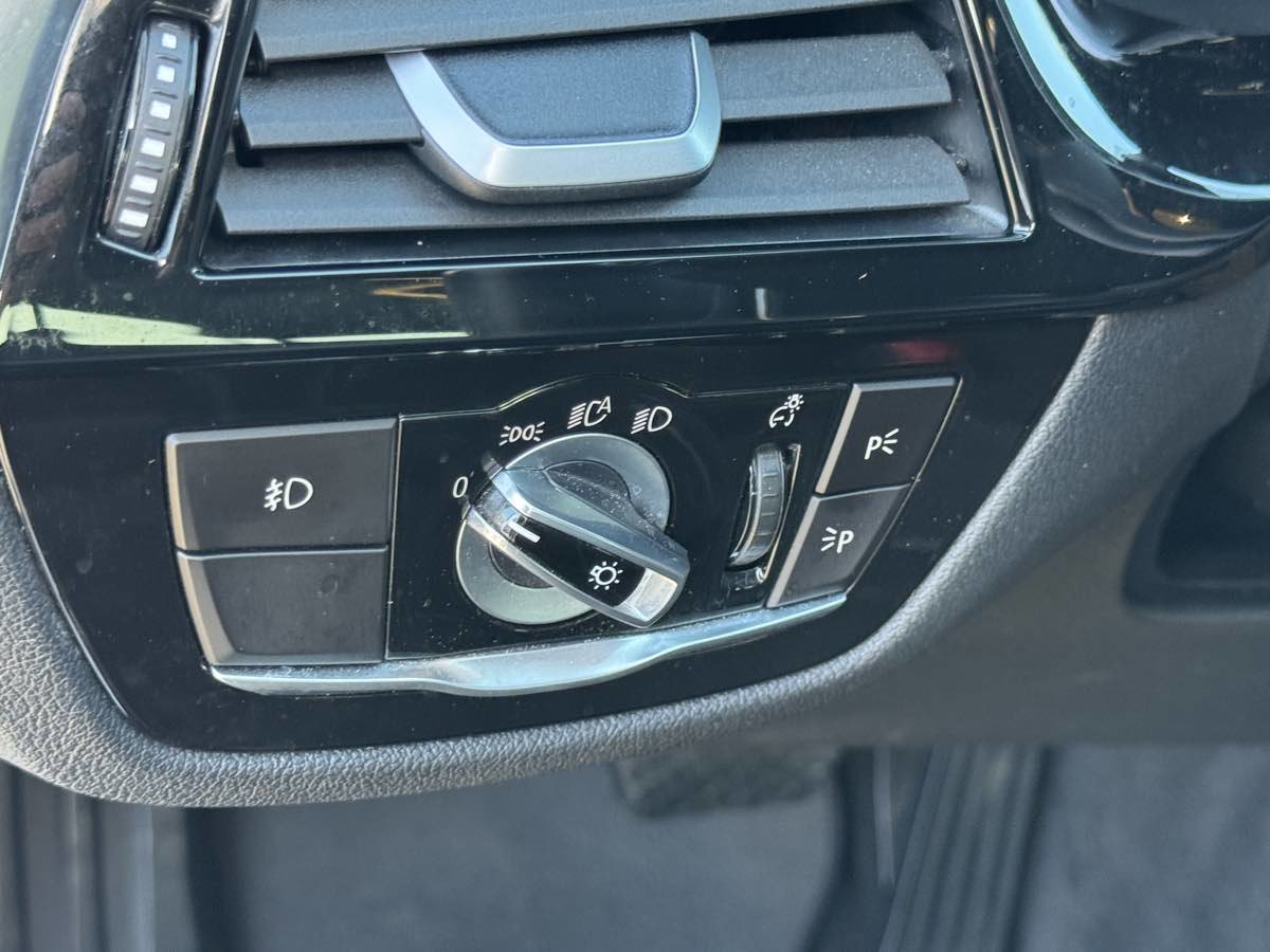 Used 2018 BMW 530e w/ Premium Package 2 image 29