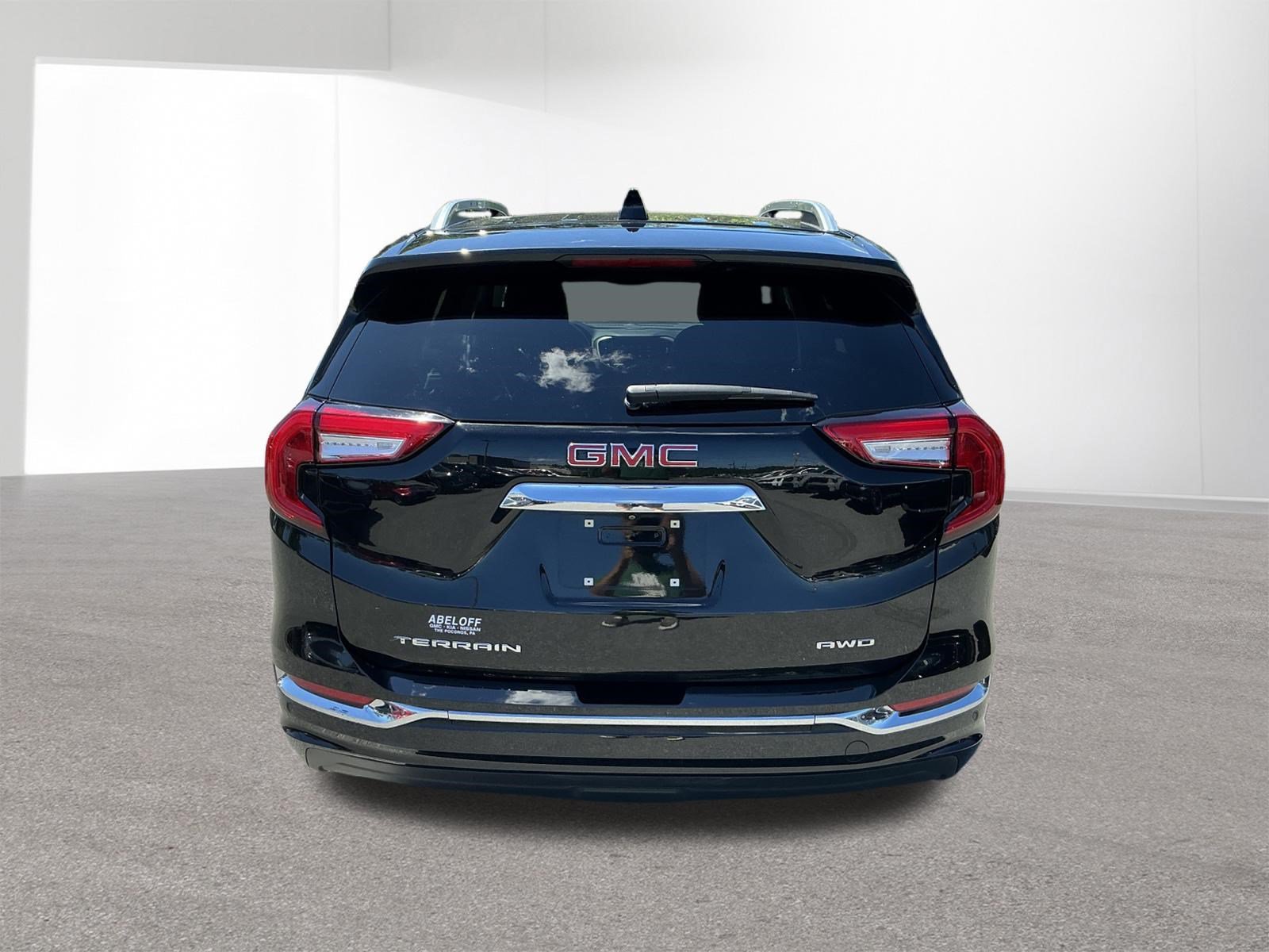 Used 2023 GMC Terrain Denali w/ Black Diamond Edition AWD/4WD image 4