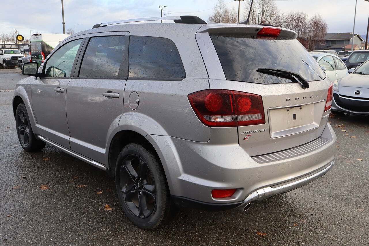Used 2019 Dodge Journey Crossroad image 3