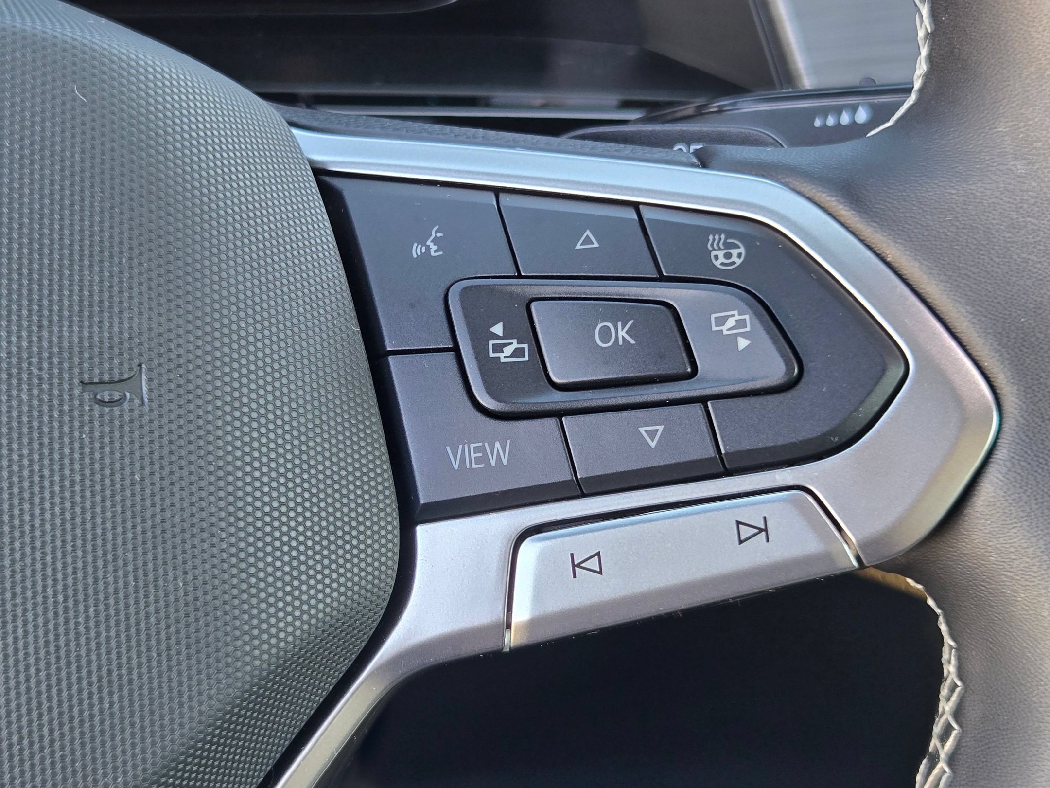 Used 2026 Volkswagen Atlas Cross Sport SE FWD image 28
