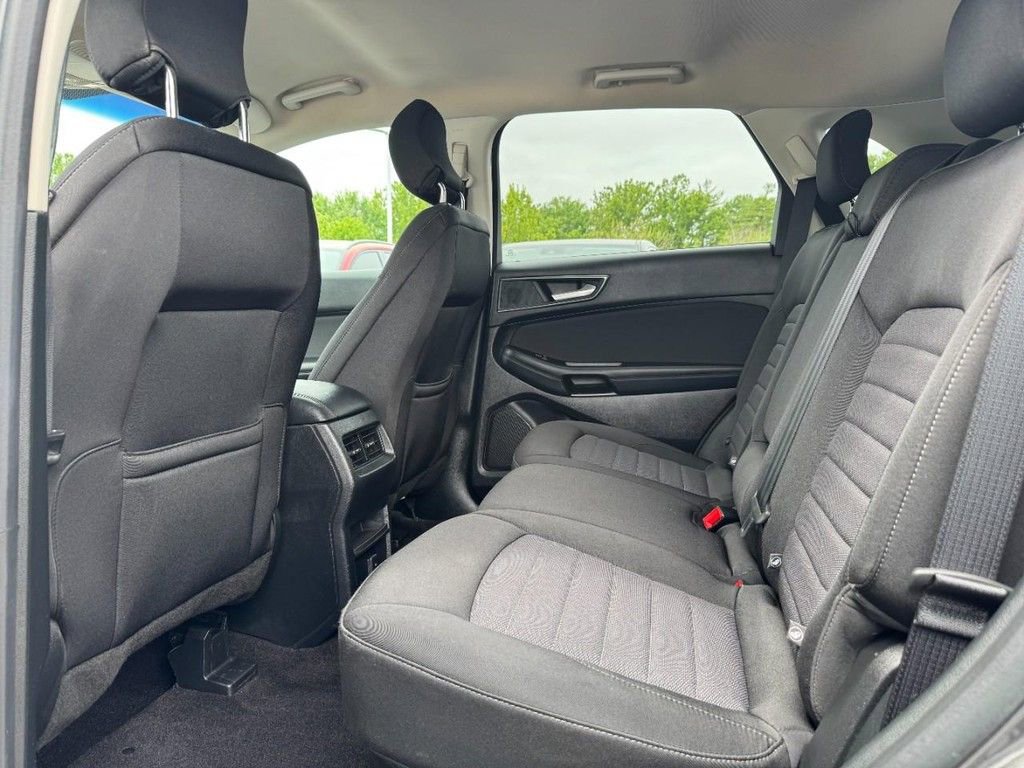 Used 2019 Ford Edge SE FWD image 13
