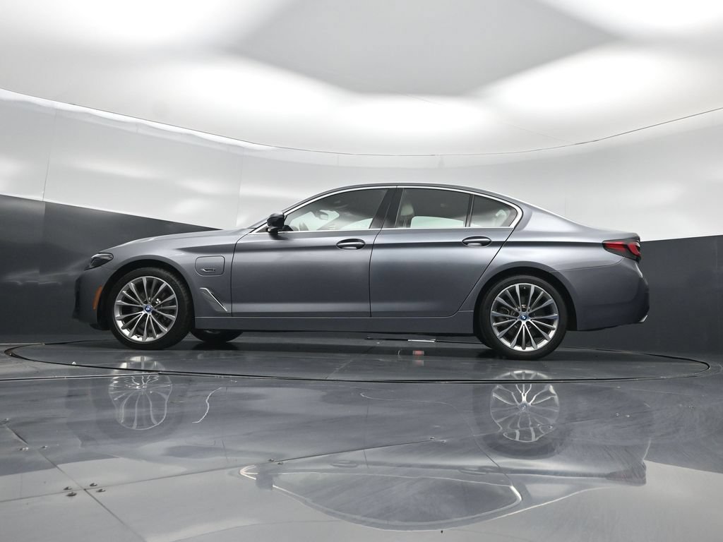 Used 2022 BMW 530e w/ Convenience Package RWD image 8