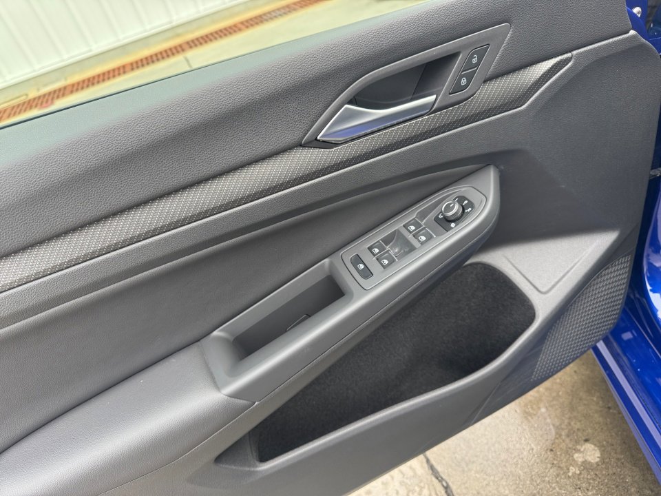 Used 2024 Volkswagen Golf R 2.0T image 36