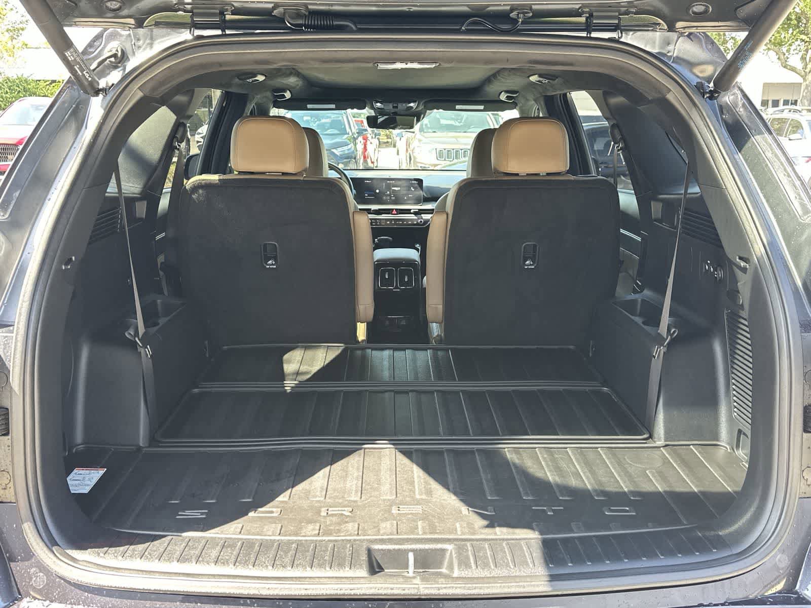 Used 2025 Kia Sorento SX Prestige w/ Olive Brown Leather Package AWD/4WD image 17