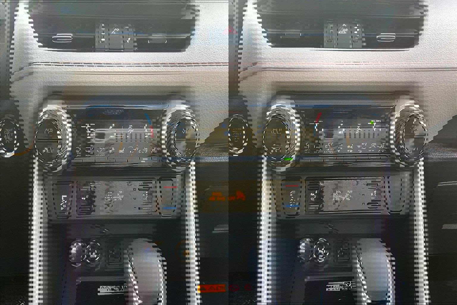 Used 2025 Toyota RAV4 Limited image 38