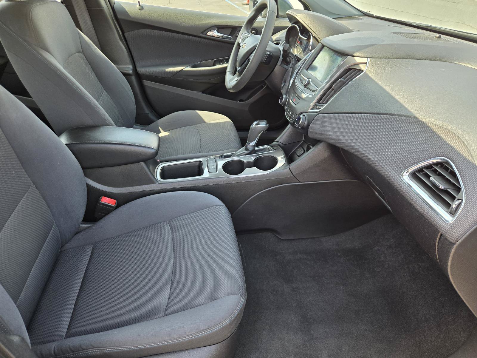 Used 2019 Chevrolet Cruze LT w/ Convenience Package FWD image 32