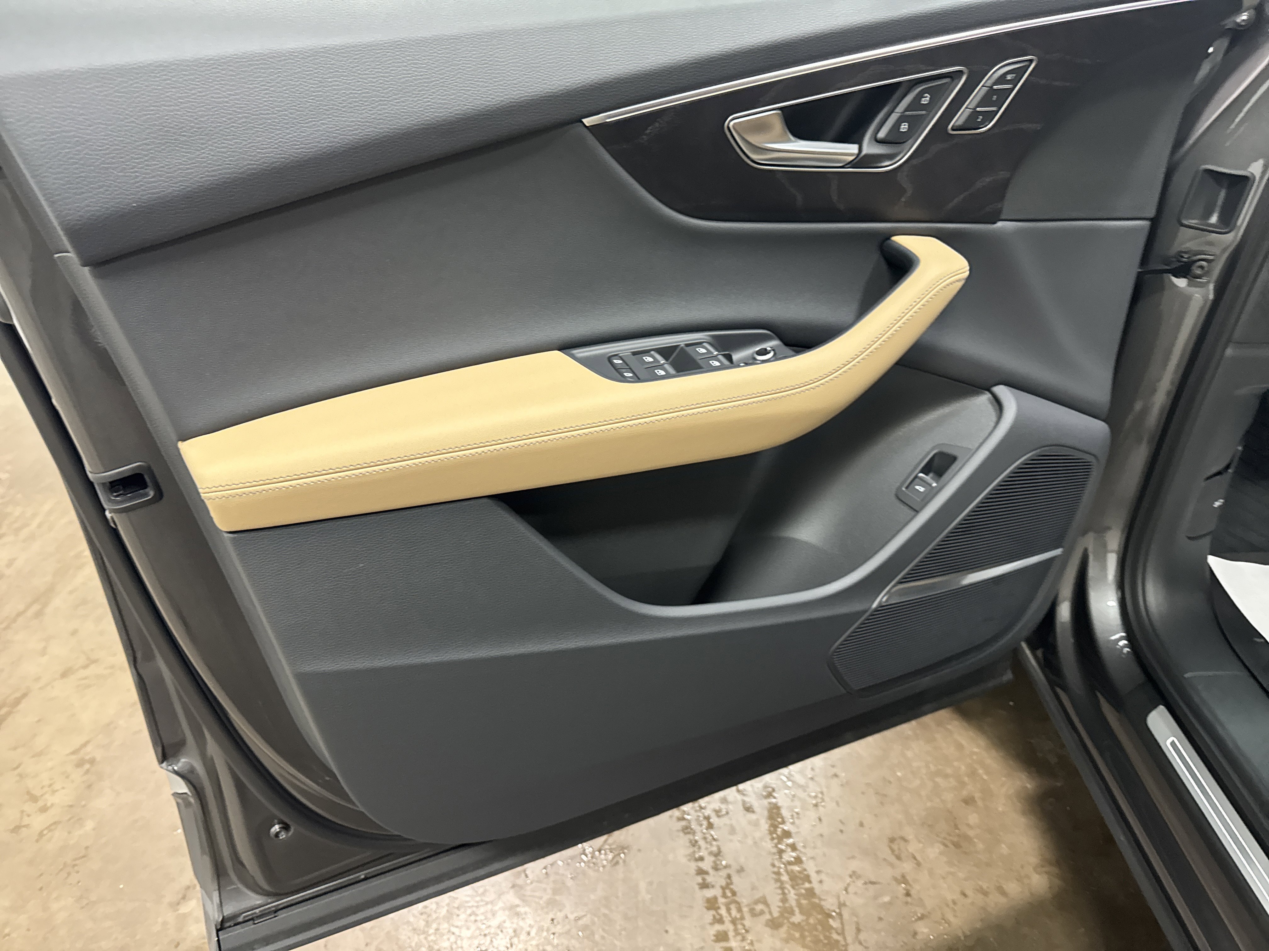 Used 2025 Audi Q7 3.0T Premium Plus image 15