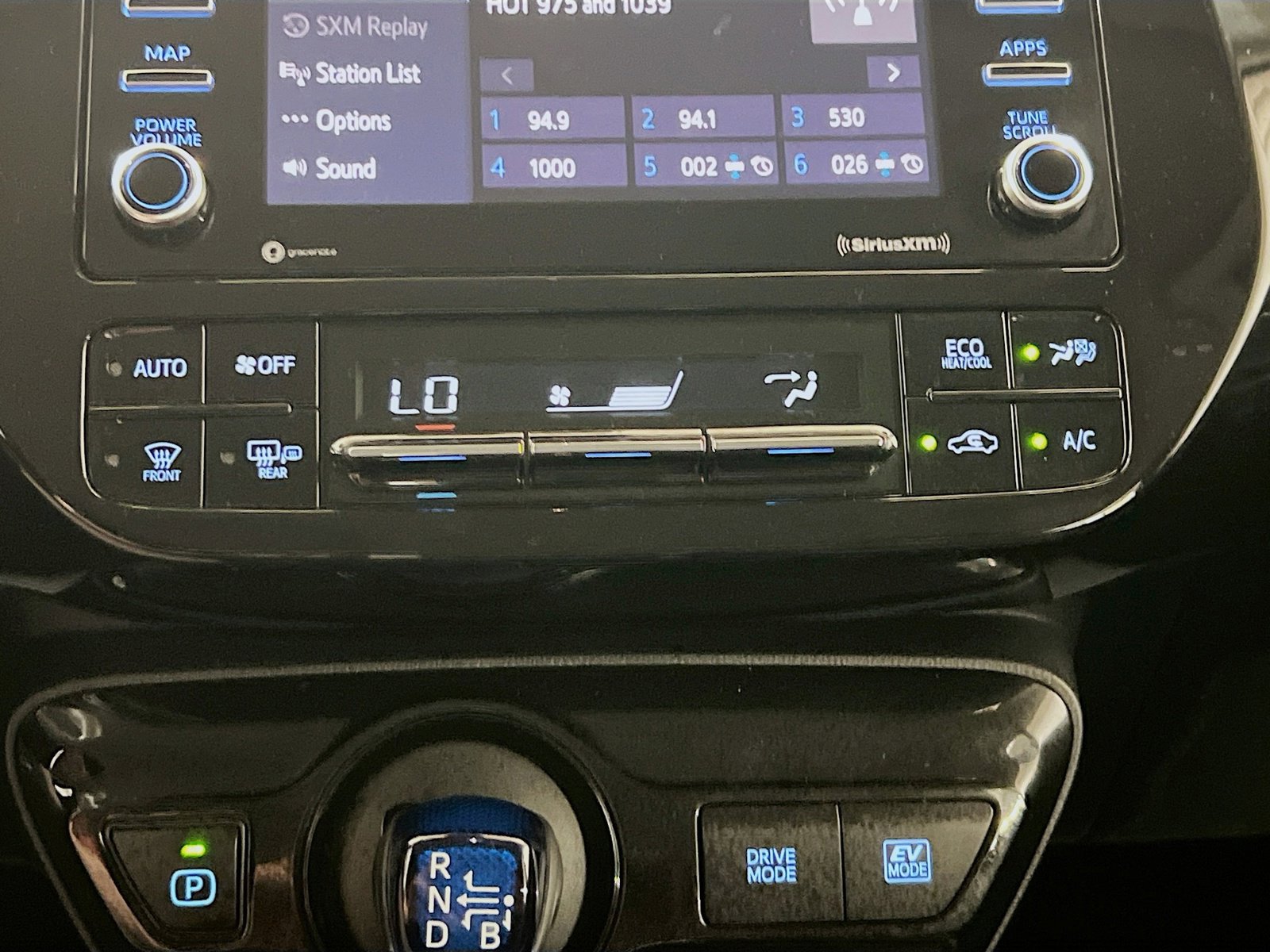 Used 2021 Toyota Prius L Eco w/ Carpet Mat Package (TMS) FWD image 11