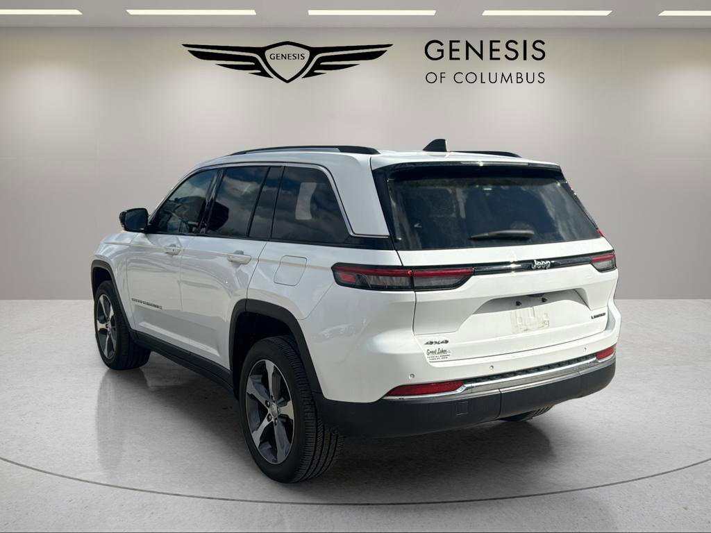 Used 2023 Jeep Grand Cherokee Limited image 3