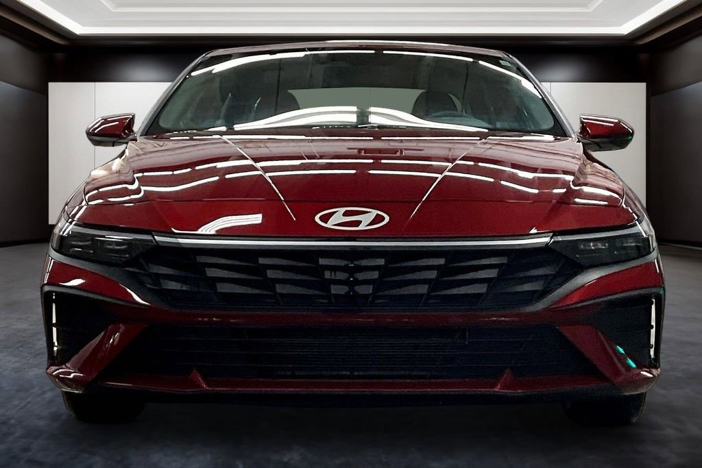 Used 2024 Hyundai Elantra SEL image 2