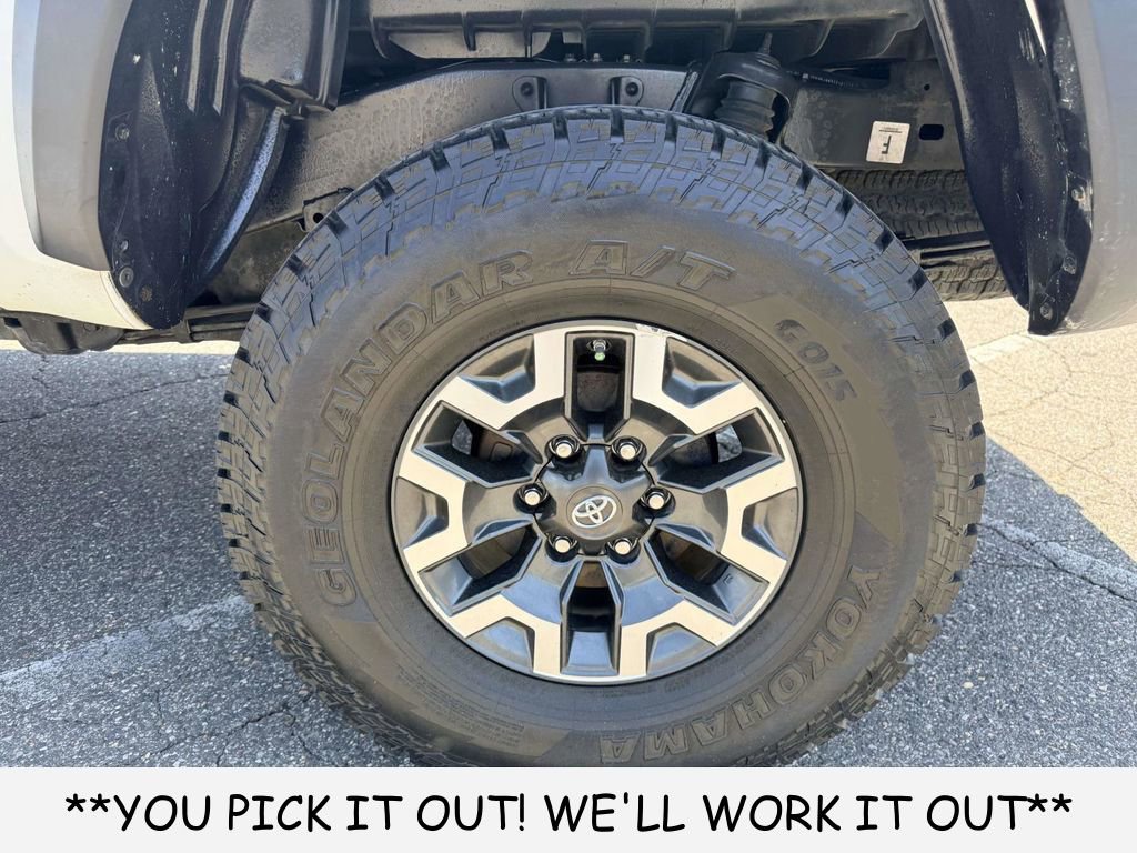 Used 2017 Toyota Tacoma TRD Off-Road w/ Tow Package AWD/4WD image 11