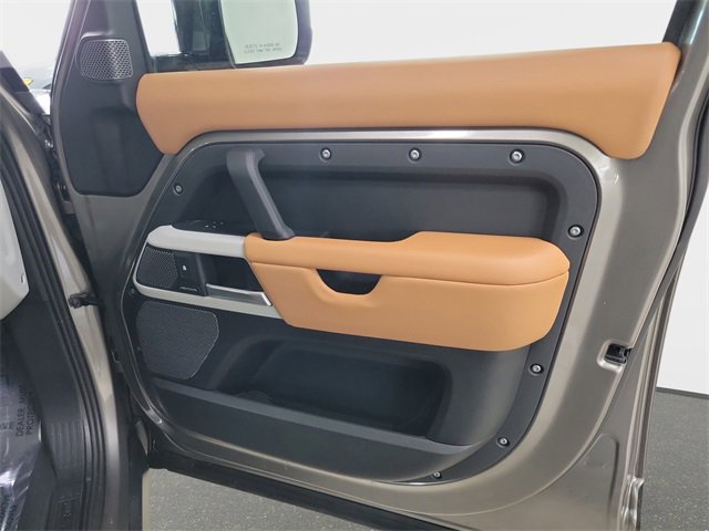 Used 2024 Land Rover Defender 110 S image 37