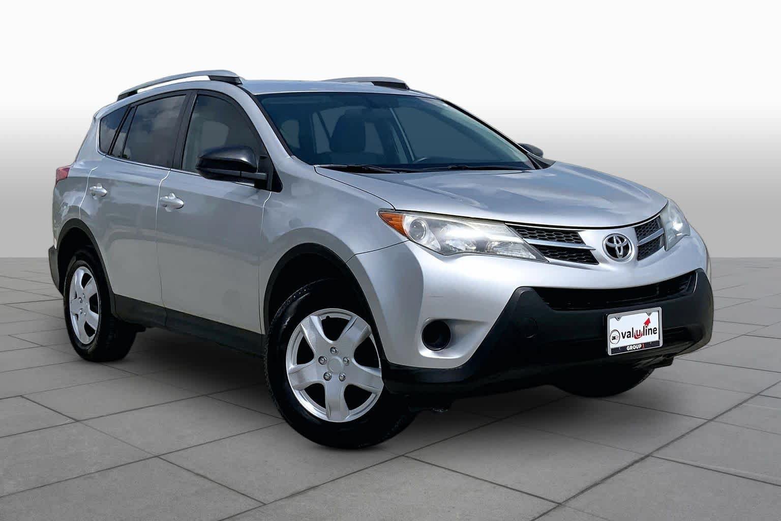 Used 2015 Toyota RAV4 LE FWD image 3