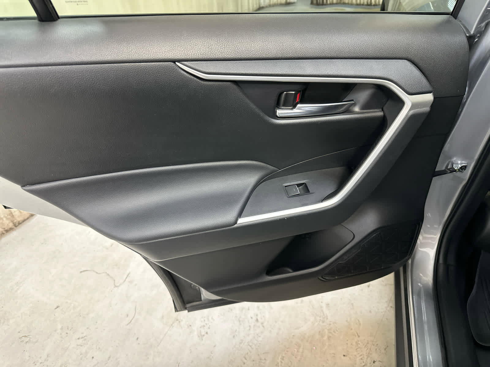 Used 2024 Toyota RAV4 XLE image 28