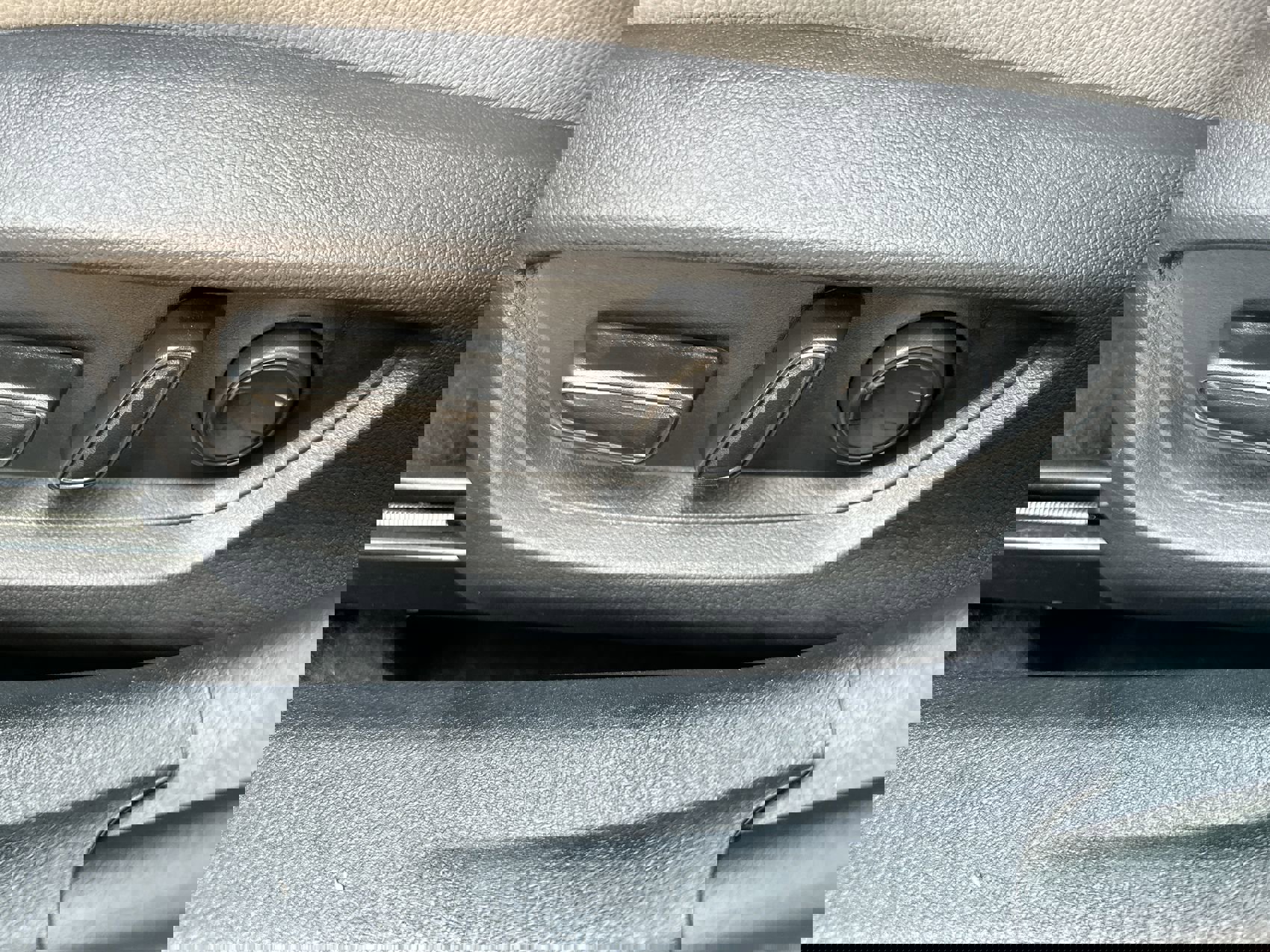 Used 2025 Toyota Camry SE image 12