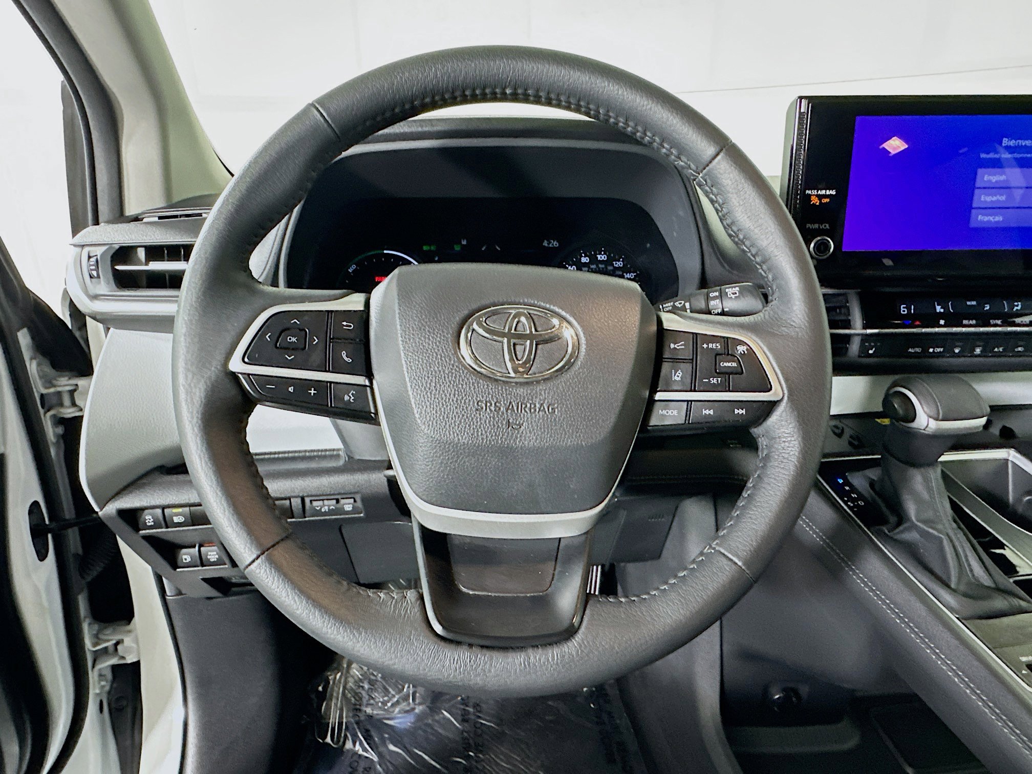 Used 2025 Toyota Sienna XLE FWD image 15