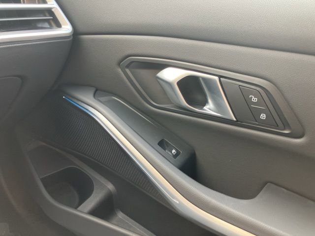 Used 2025 BMW 330i xDrive Sedan w/ Convenience Package image 28