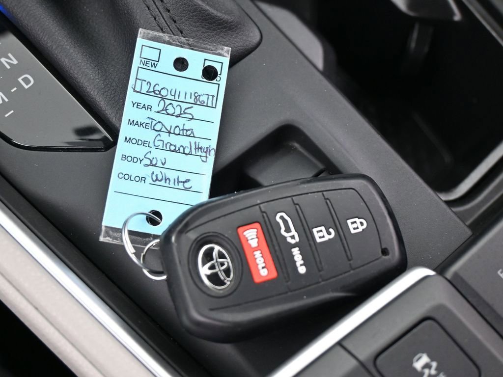 Used 2025 Toyota Grand Highlander FWD image 22
