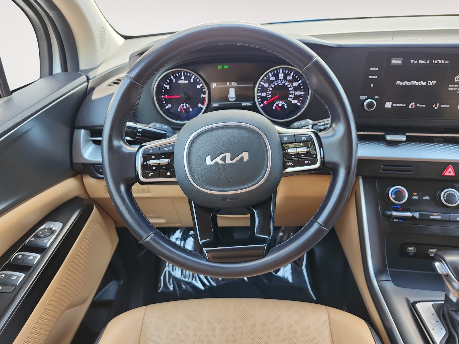 Used 2024 Kia Carnival LX FWD image 10