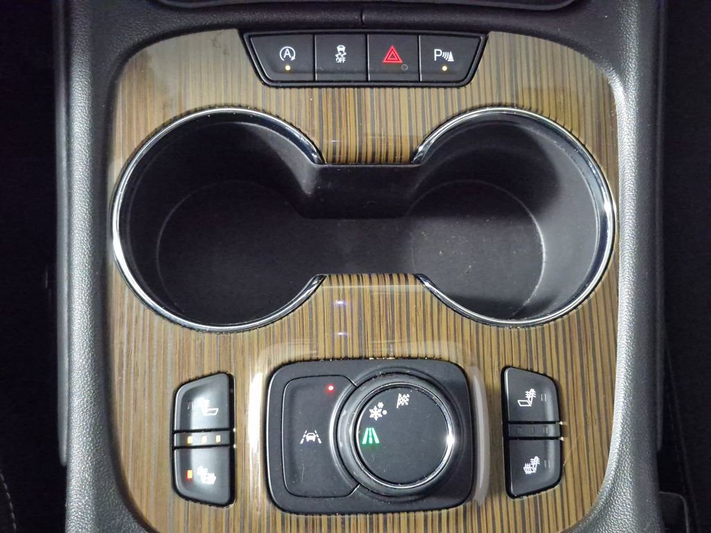 Used 2023 GMC Acadia SLE w/ Driver Convenience Package image 17