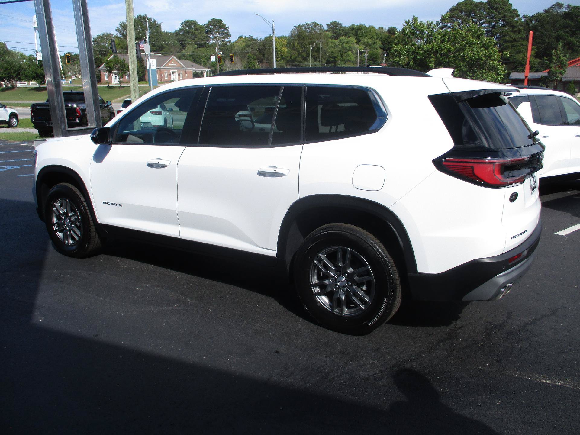 Used 2025 GMC Acadia Elevation FWD image 29