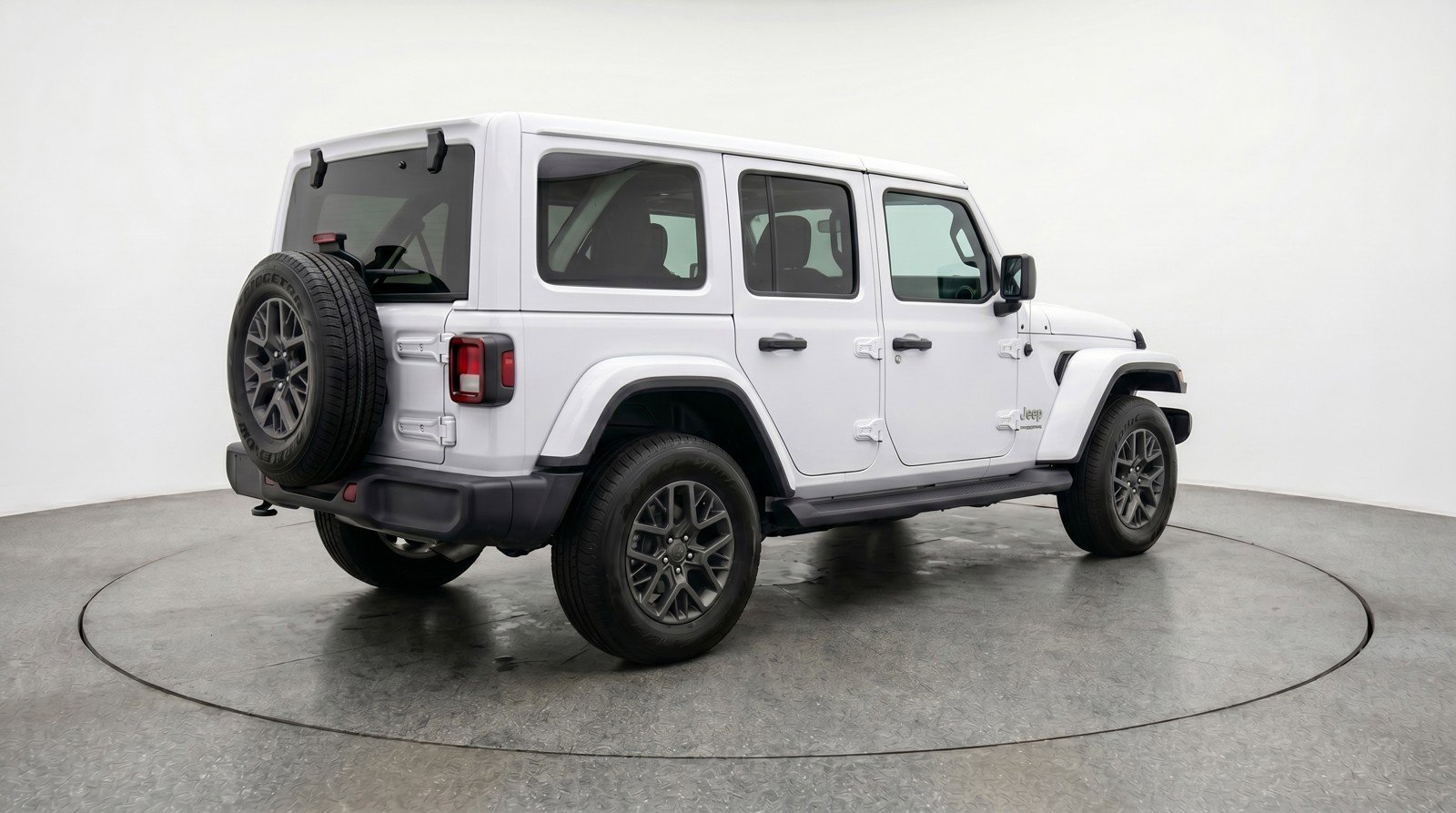 Used 2025 Jeep Wrangler Unlimited Sahara AWD/4WD image 9