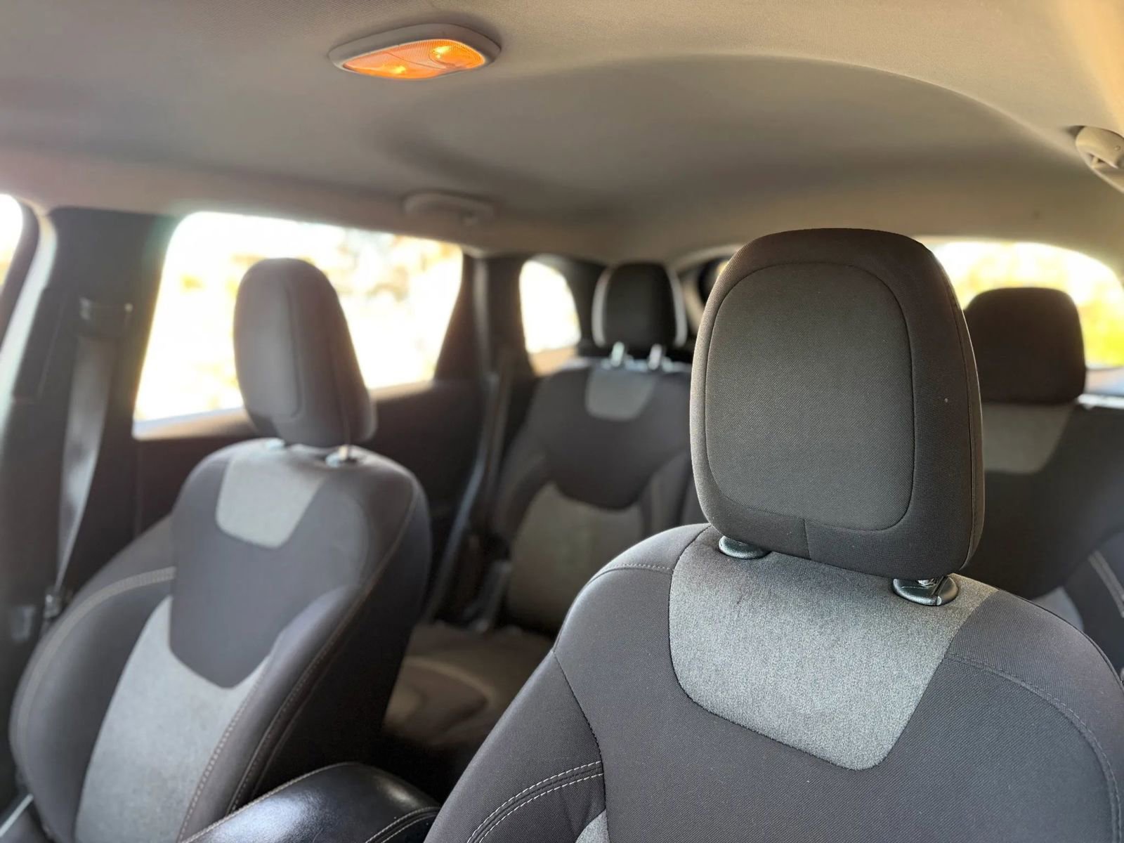 Used 2016 Jeep Cherokee Sport FWD image 9