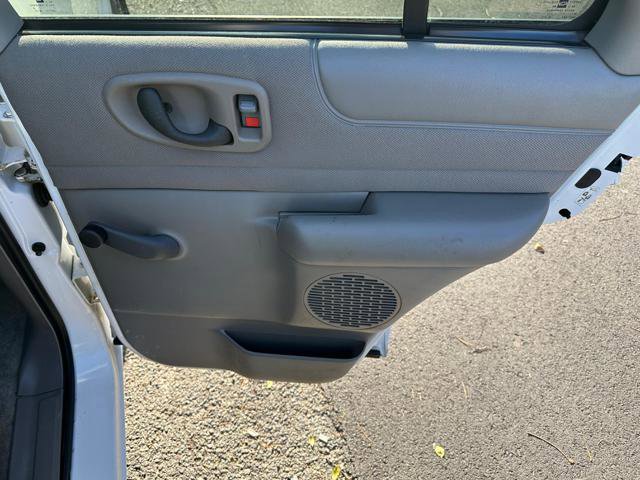 Used 2003 Chevrolet Blazer LS image 9