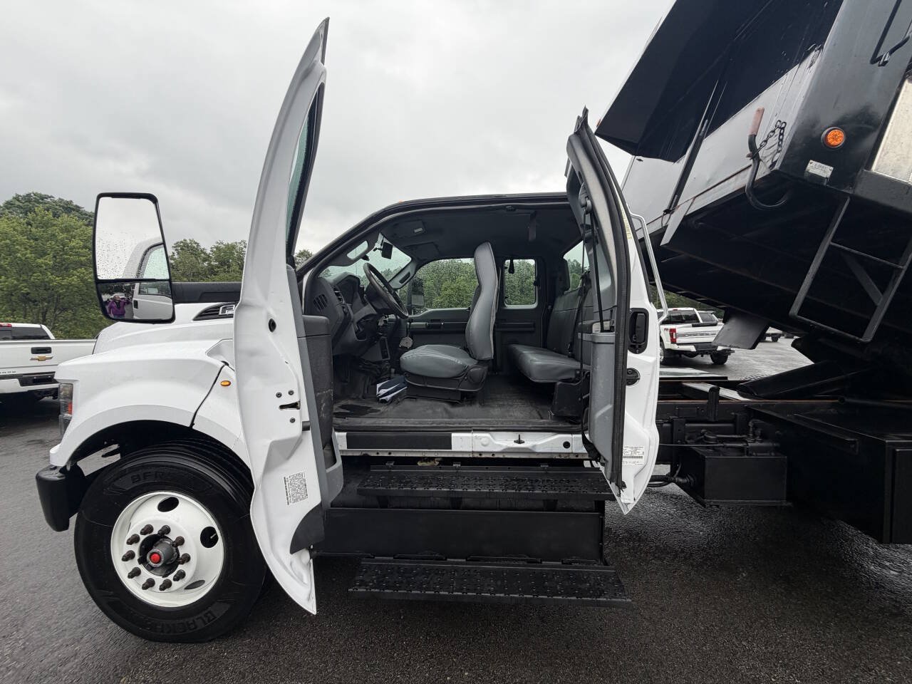 Used 2017 Ford F650 2WD SuperCab Super Duty image 34