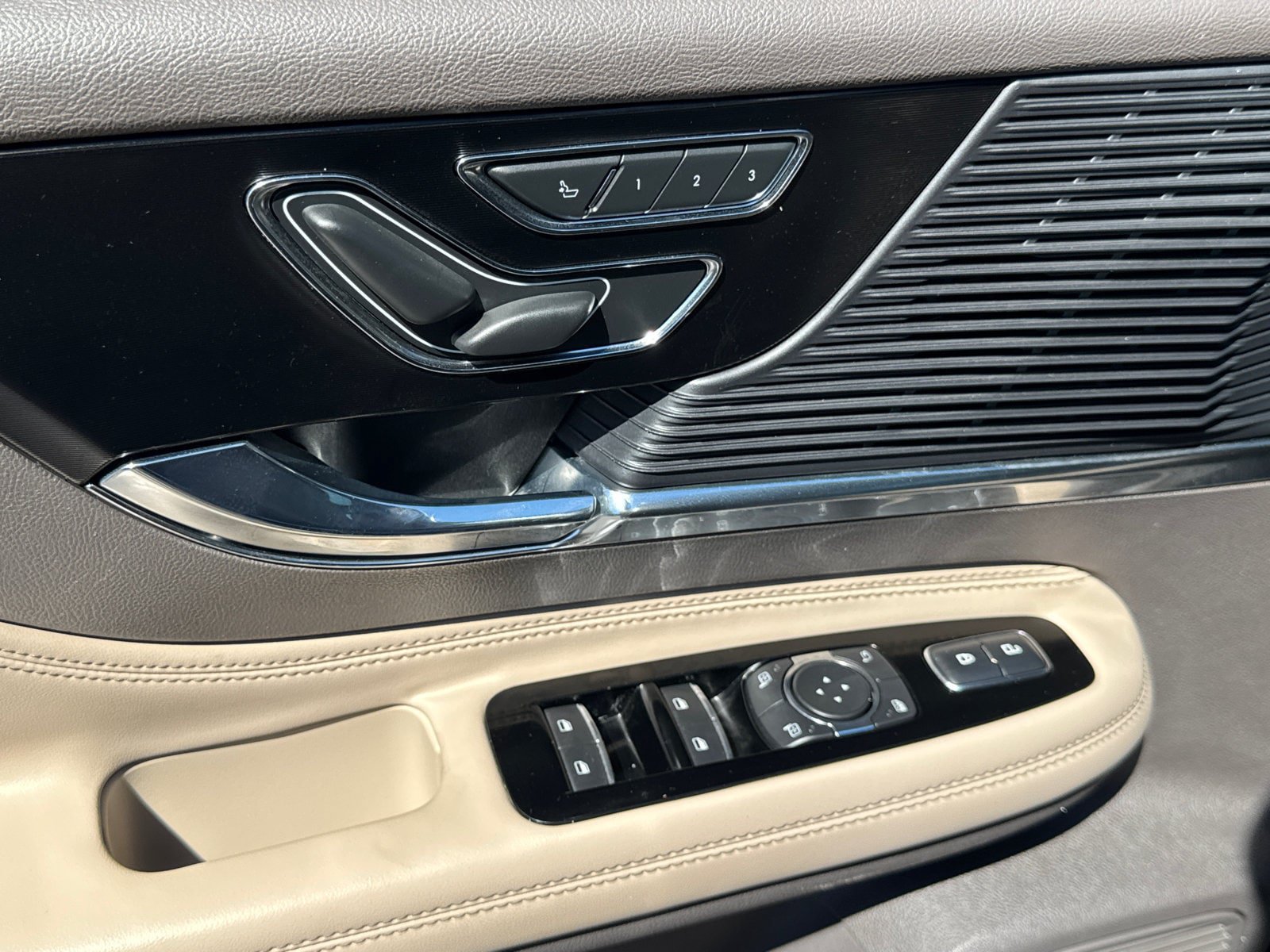 Used 2020 Lincoln Corsair FWD w/ Equipment Group 101A image 11