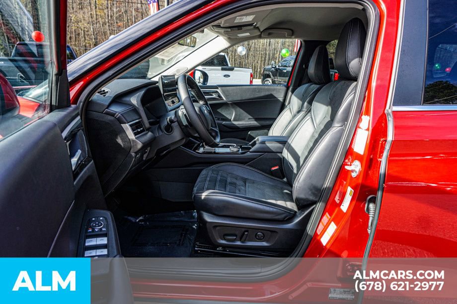 Used 2025 Mitsubishi Outlander SE image 19