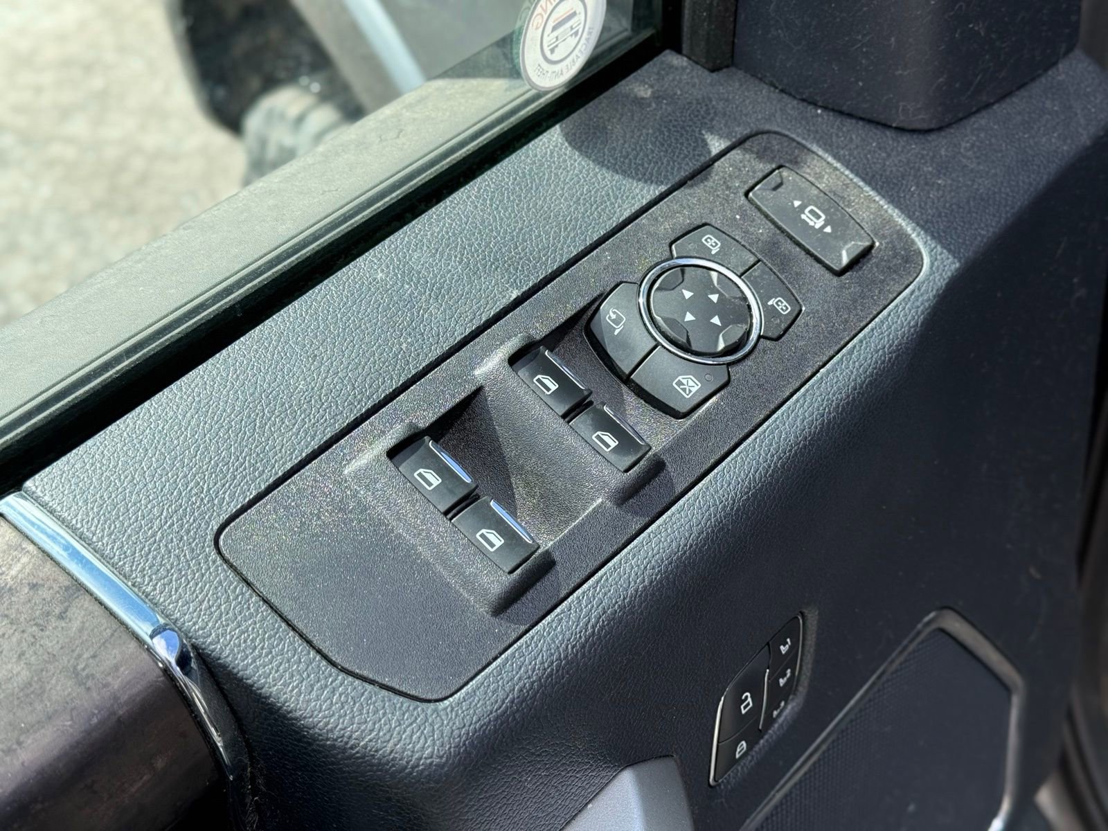 Used 2022 Ford F250 Lariat w/ Tremor Off-Road Package image 9