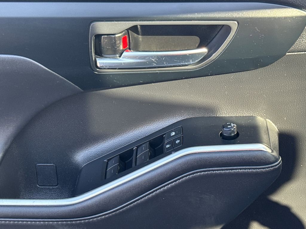 Used 2020 Toyota Highlander XLE AWD/4WD image 38