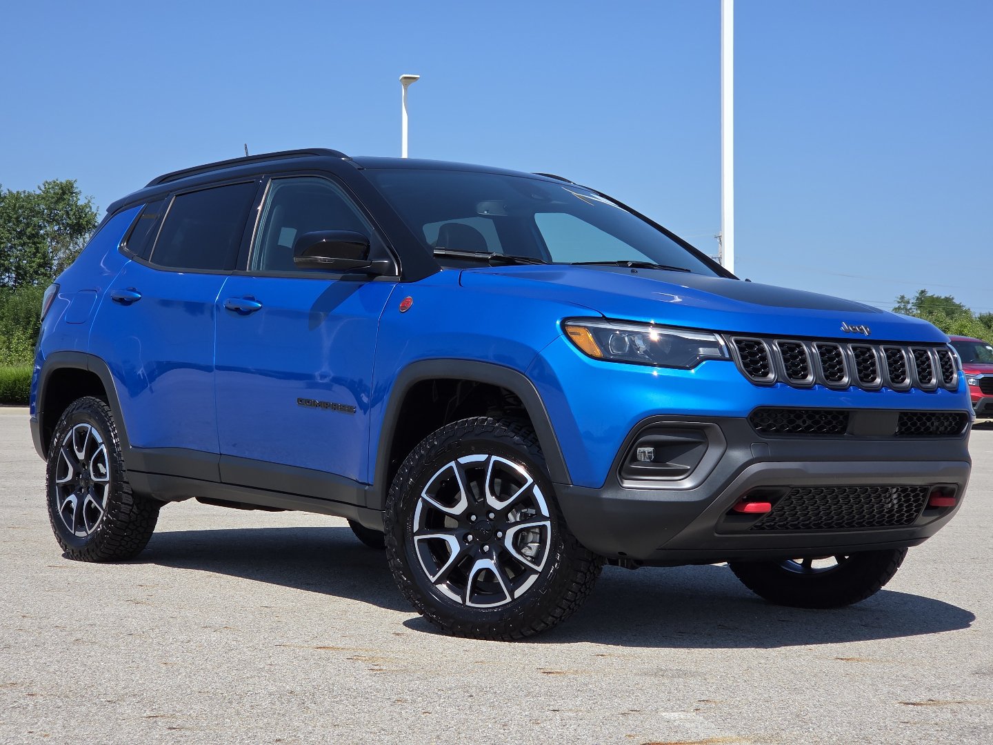 Used 2024 Jeep Compass Trailhawk w/ Trailhawk Elite Group AWD/4WD image 2